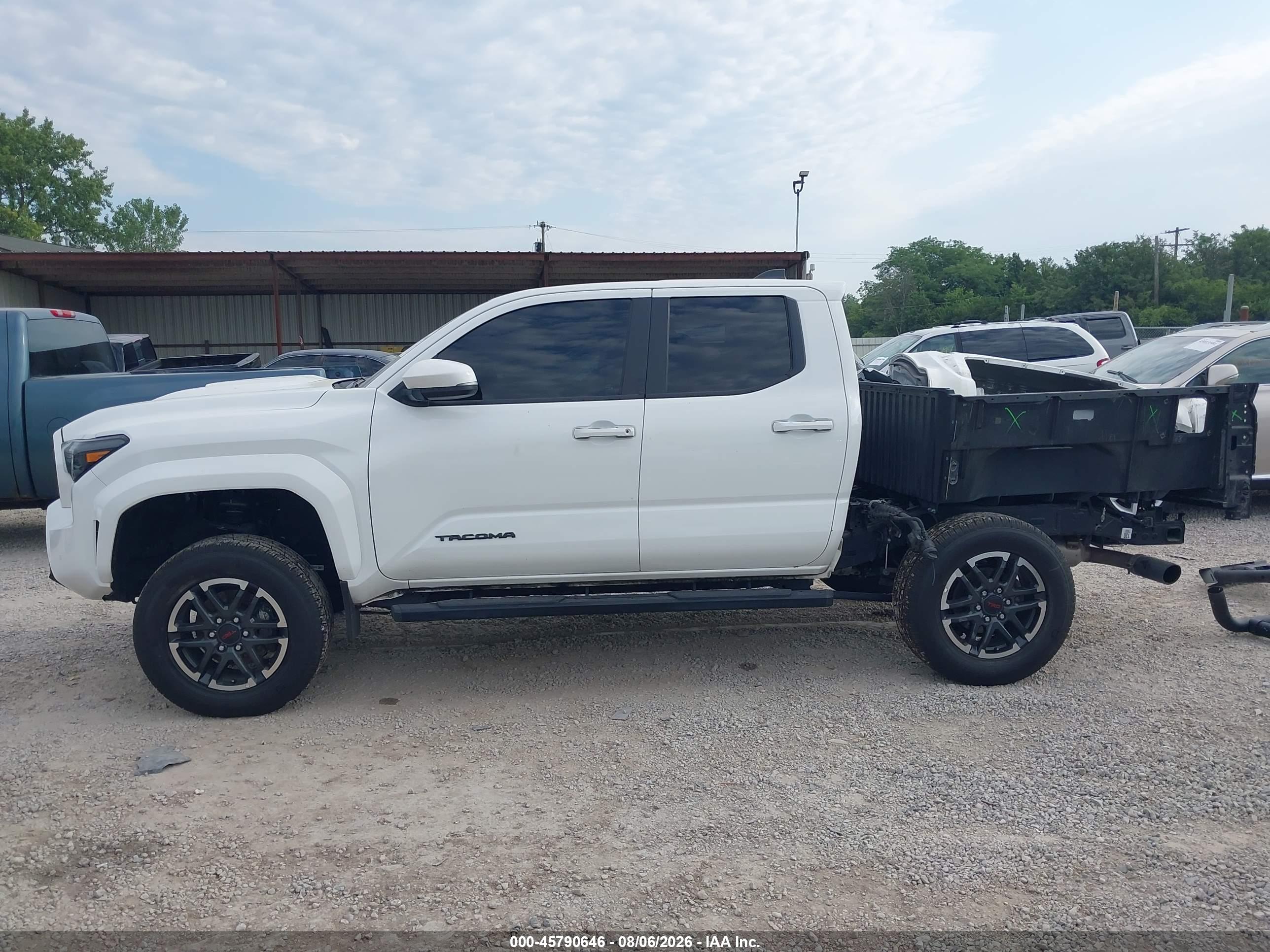 2024 TOYOTA TACOMA TRD SPORT