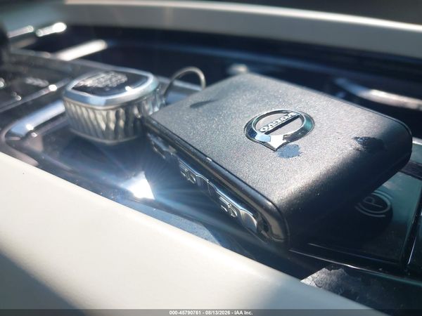 2025 VOLVO XC60 B5 CORE