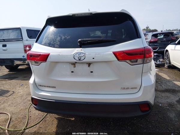 2018 TOYOTA HIGHLANDER XLE