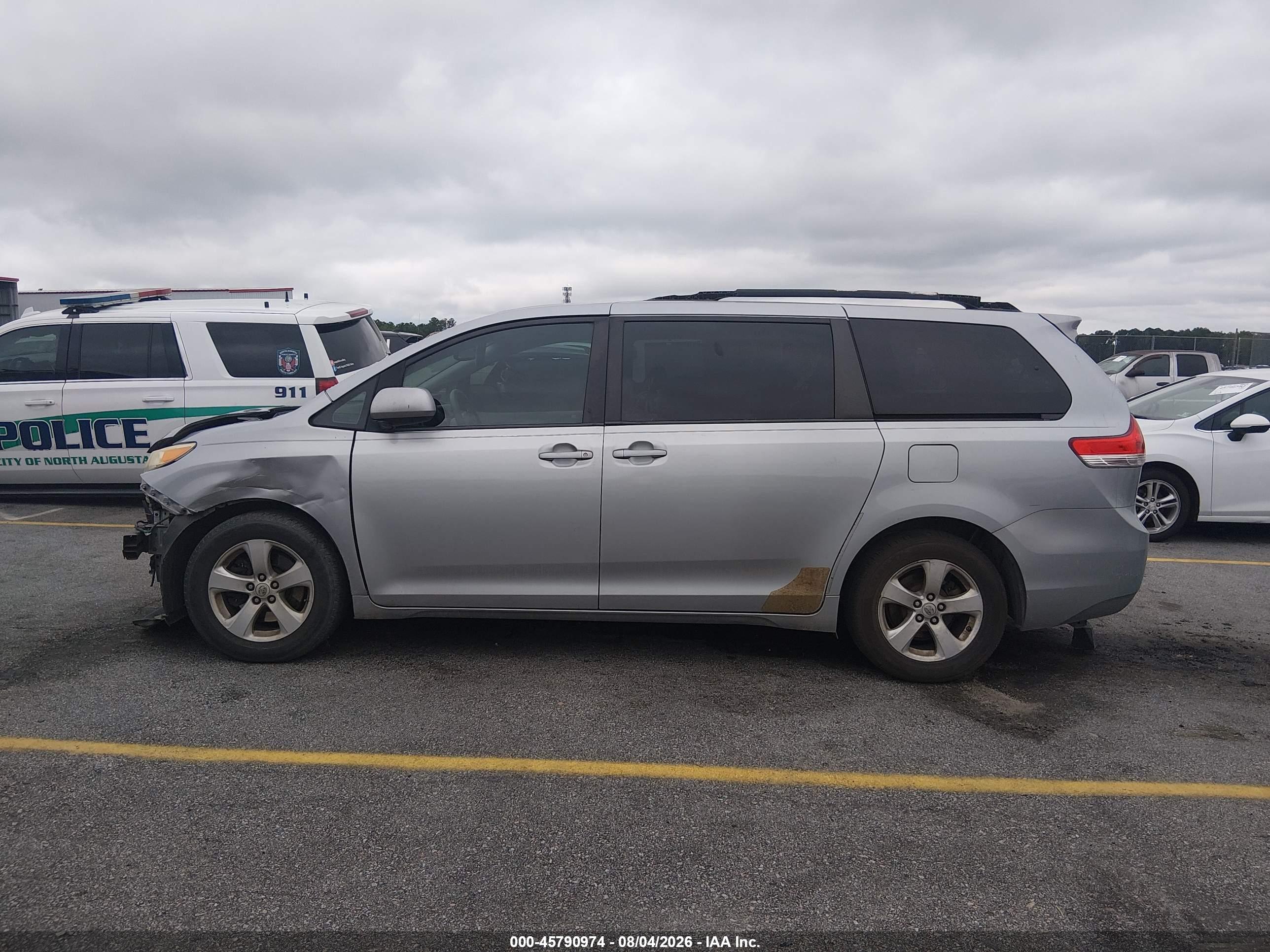 2014 TOYOTA SIENNA LE V6 8 PASSENGER