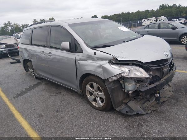 2014 TOYOTA SIENNA LE V6 8 PASSENGER