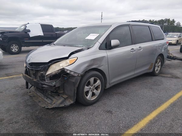 2014 TOYOTA SIENNA LE V6 8 PASSENGER