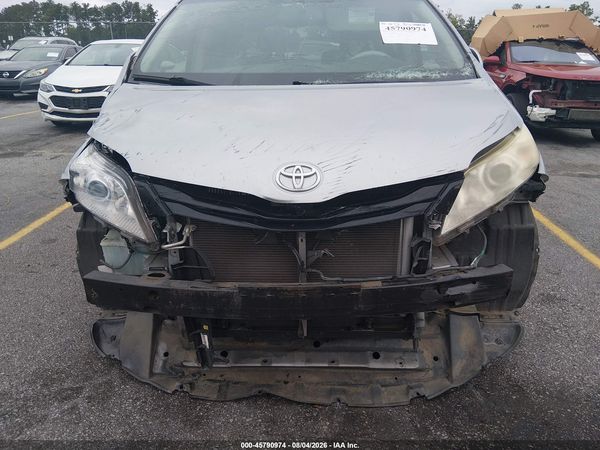 2014 TOYOTA SIENNA LE V6 8 PASSENGER