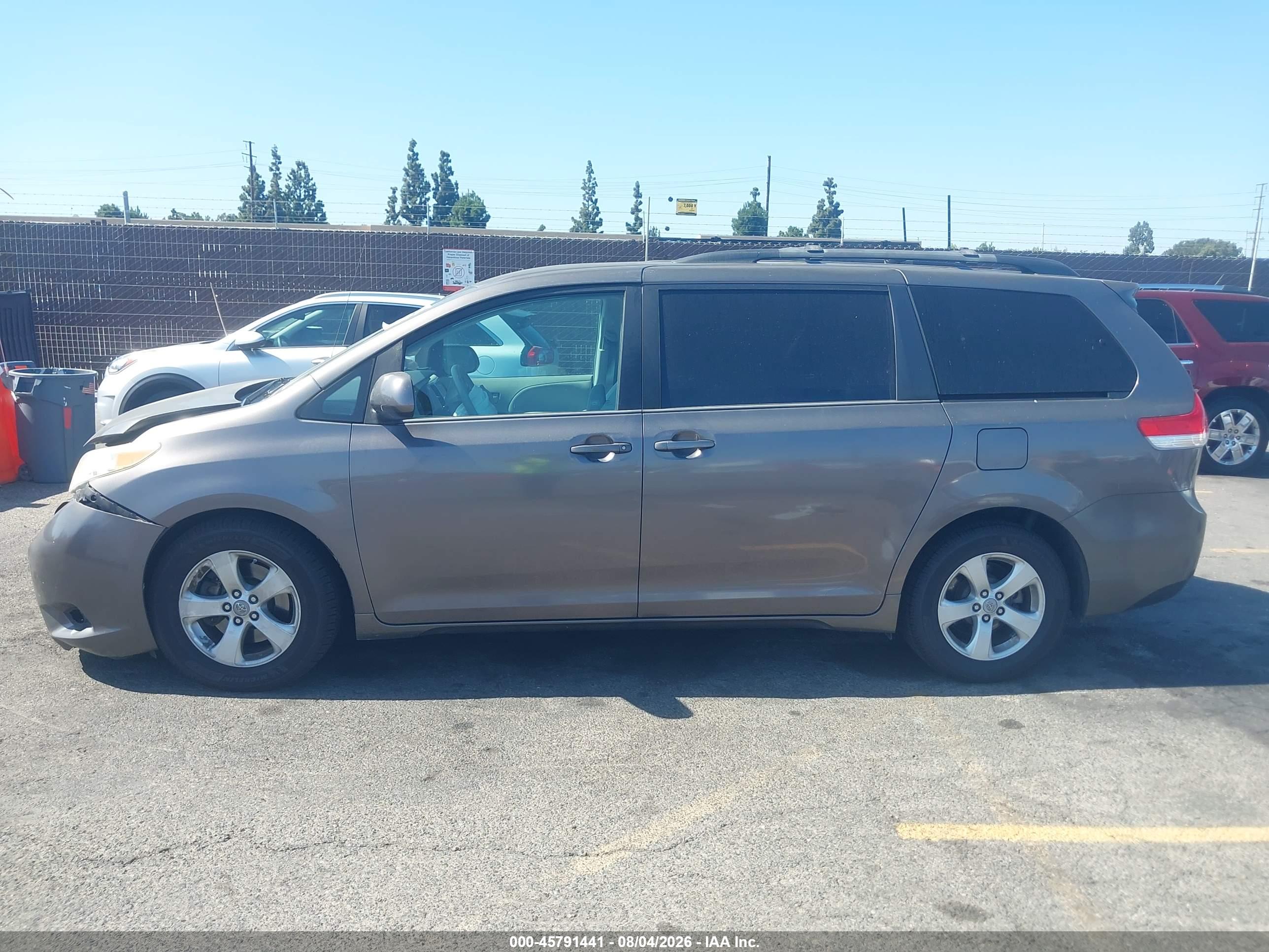 2012 TOYOTA SIENNA LE V6 8 PASSENGER
