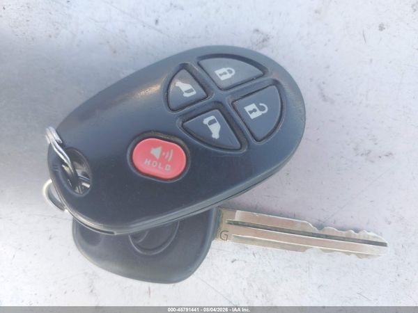 2012 TOYOTA SIENNA LE V6 8 PASSENGER