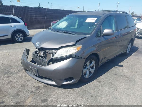2012 TOYOTA SIENNA LE V6 8 PASSENGER
