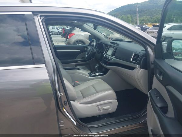 2017 TOYOTA HIGHLANDER XLE