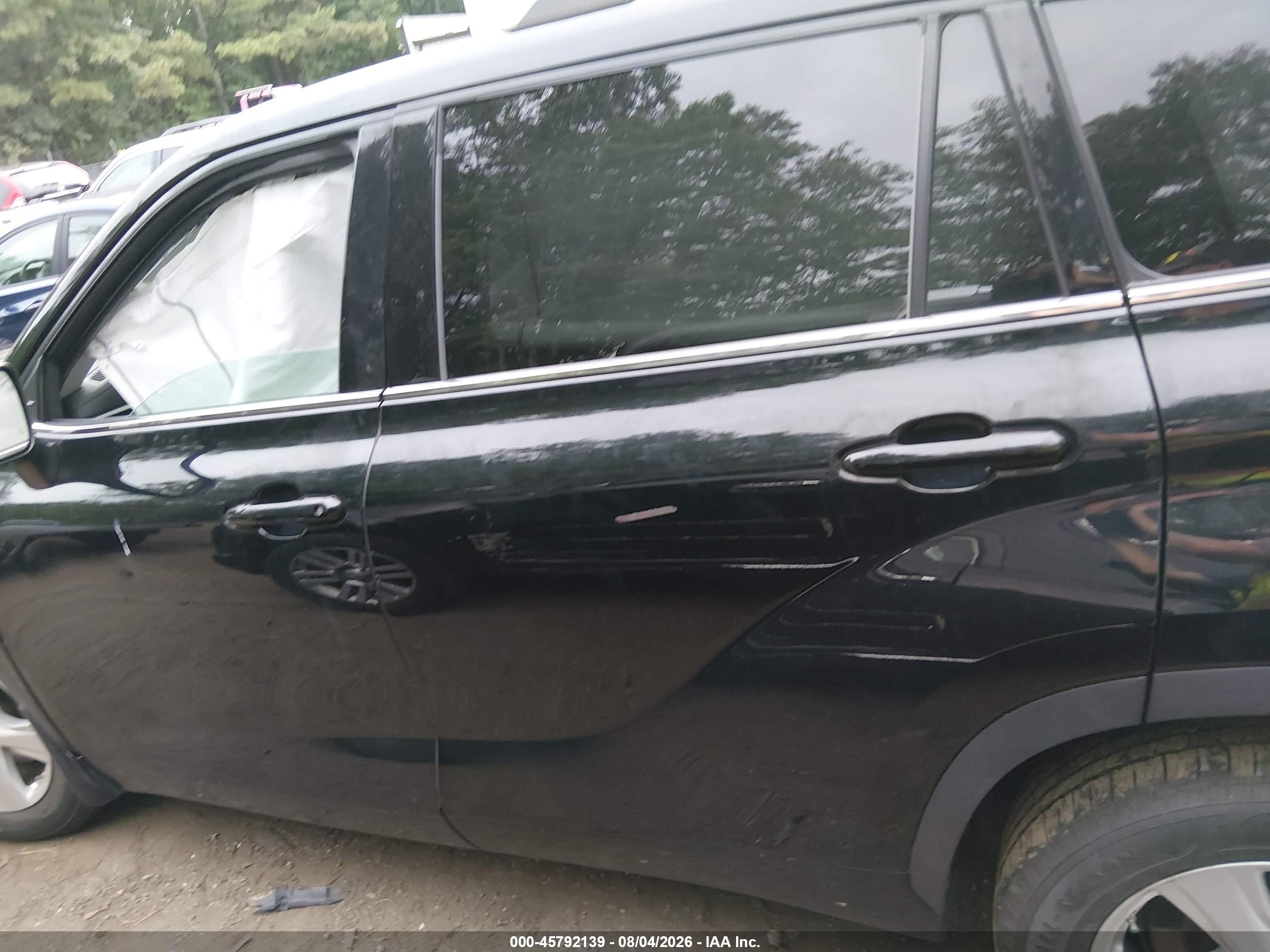 2020 TOYOTA HIGHLANDER LE