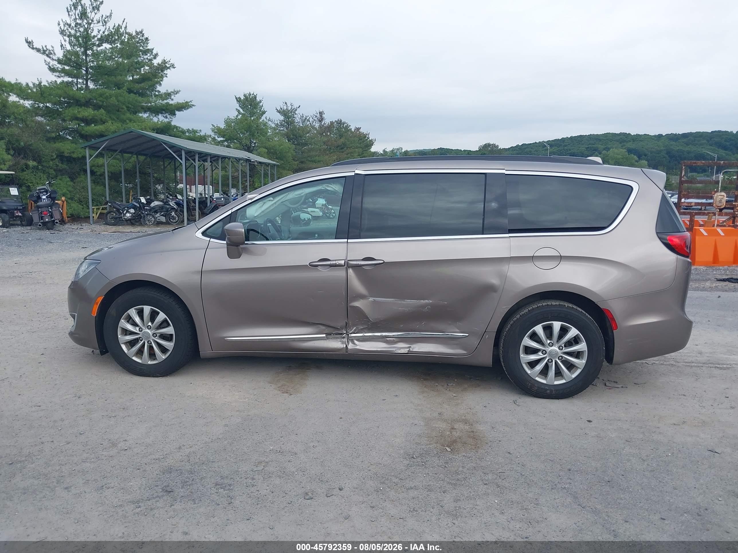 2017 CHRYSLER PACIFICA TOURING-L