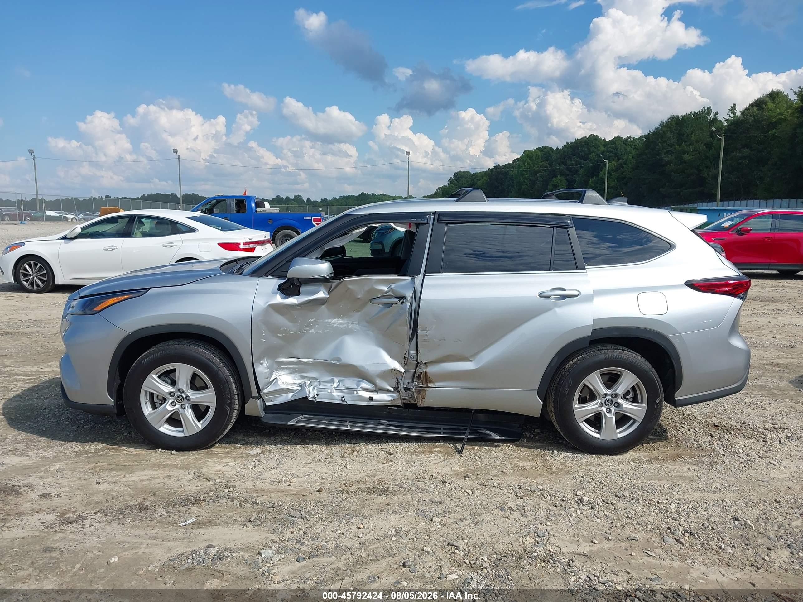 2023 TOYOTA HIGHLANDER LE