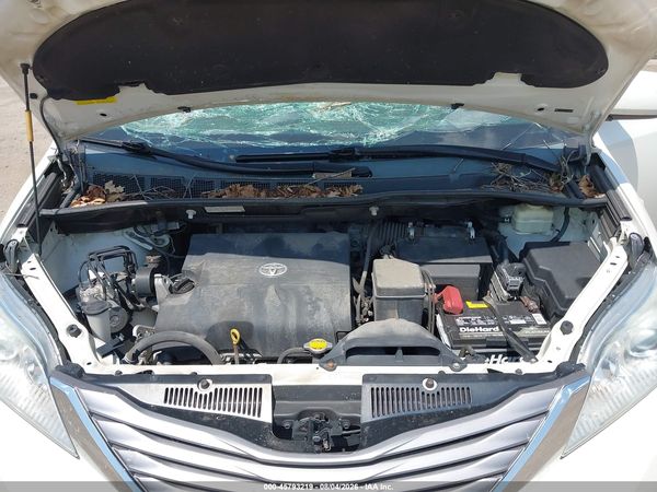2015 TOYOTA SIENNA XLE 8 PASSENGER