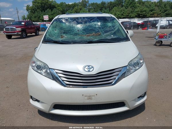 2015 TOYOTA SIENNA XLE 8 PASSENGER