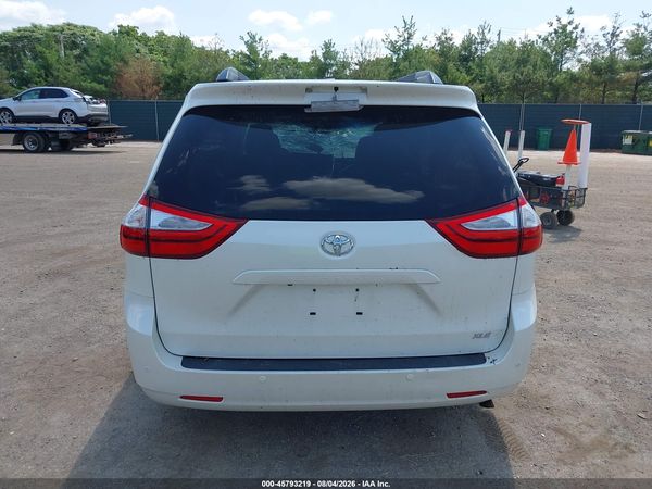 2015 TOYOTA SIENNA XLE 8 PASSENGER