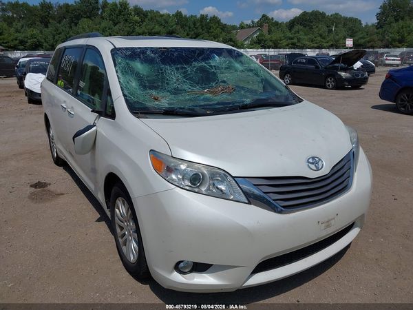 2015 TOYOTA SIENNA XLE 8 PASSENGER