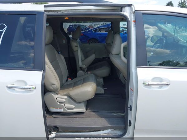 2015 TOYOTA SIENNA XLE 8 PASSENGER