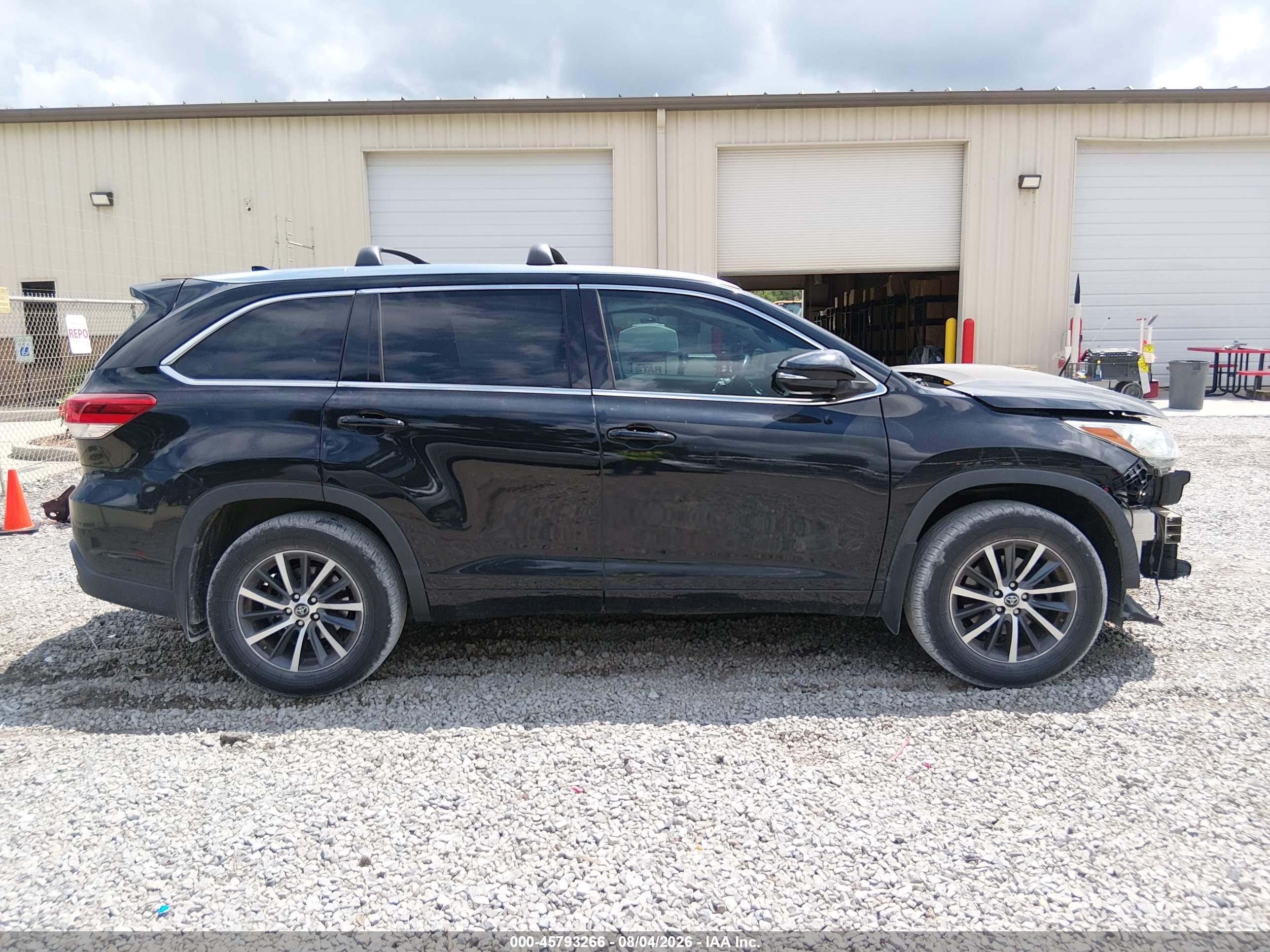 2017 TOYOTA HIGHLANDER XLE