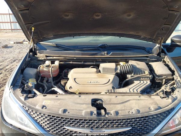 2017 CHRYSLER PACIFICA TOURING PLUS — I10