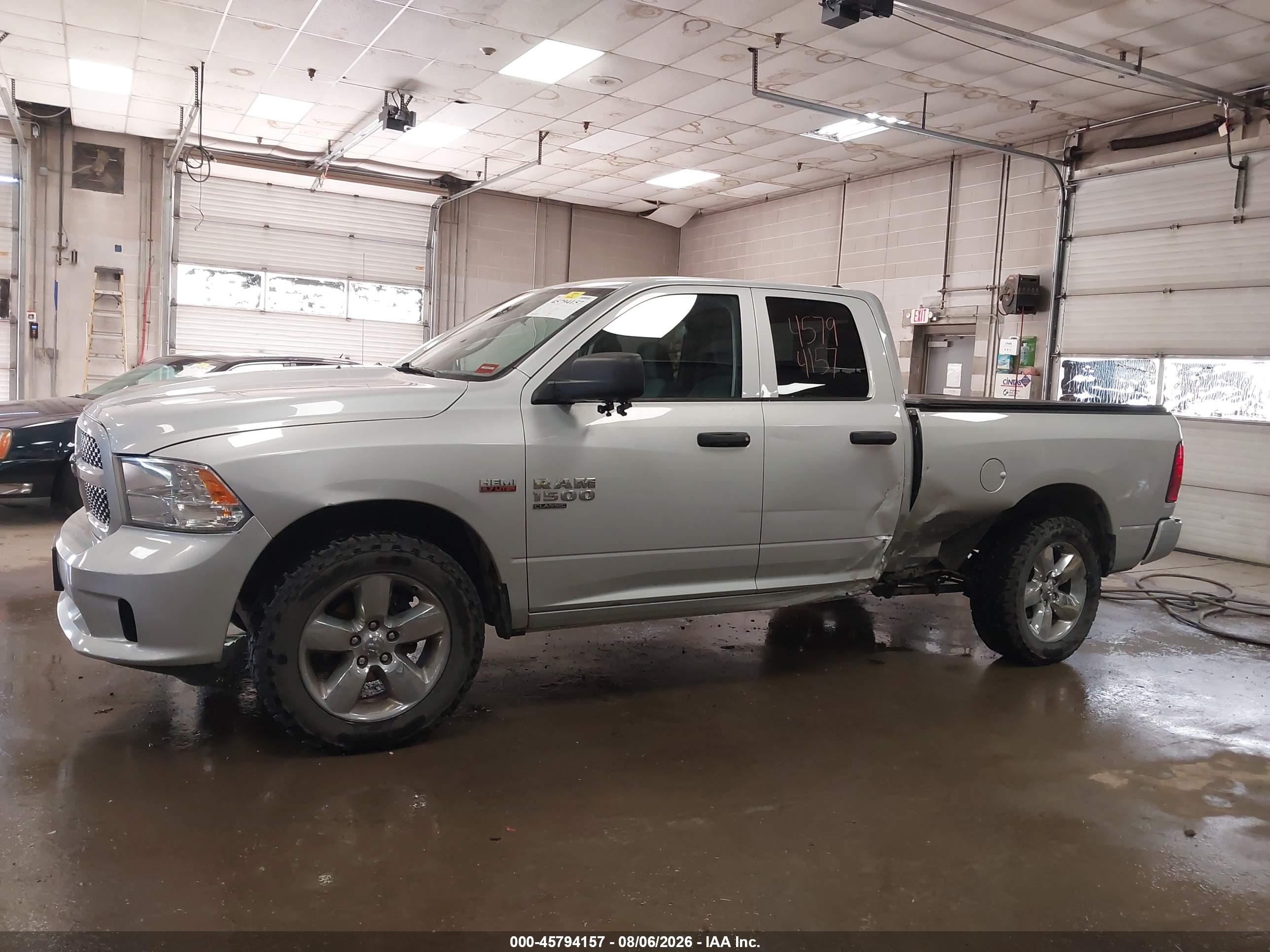 2019 RAM 1500 CLASSIC EXPRESS  4X4 6'4 BOX