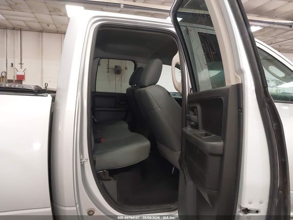 2019 RAM 1500 CLASSIC EXPRESS  4X4 6'4 BOX