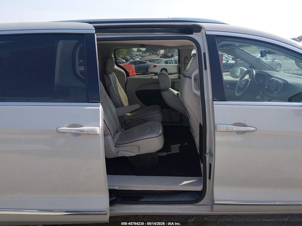 2019 CHRYSLER PACIFICA LIMITED — I8