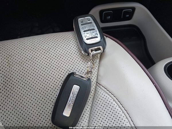 2019 CHRYSLER PACIFICA LIMITED — I11