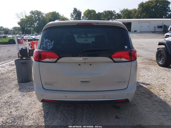 2019 CHRYSLER PACIFICA LIMITED — I119