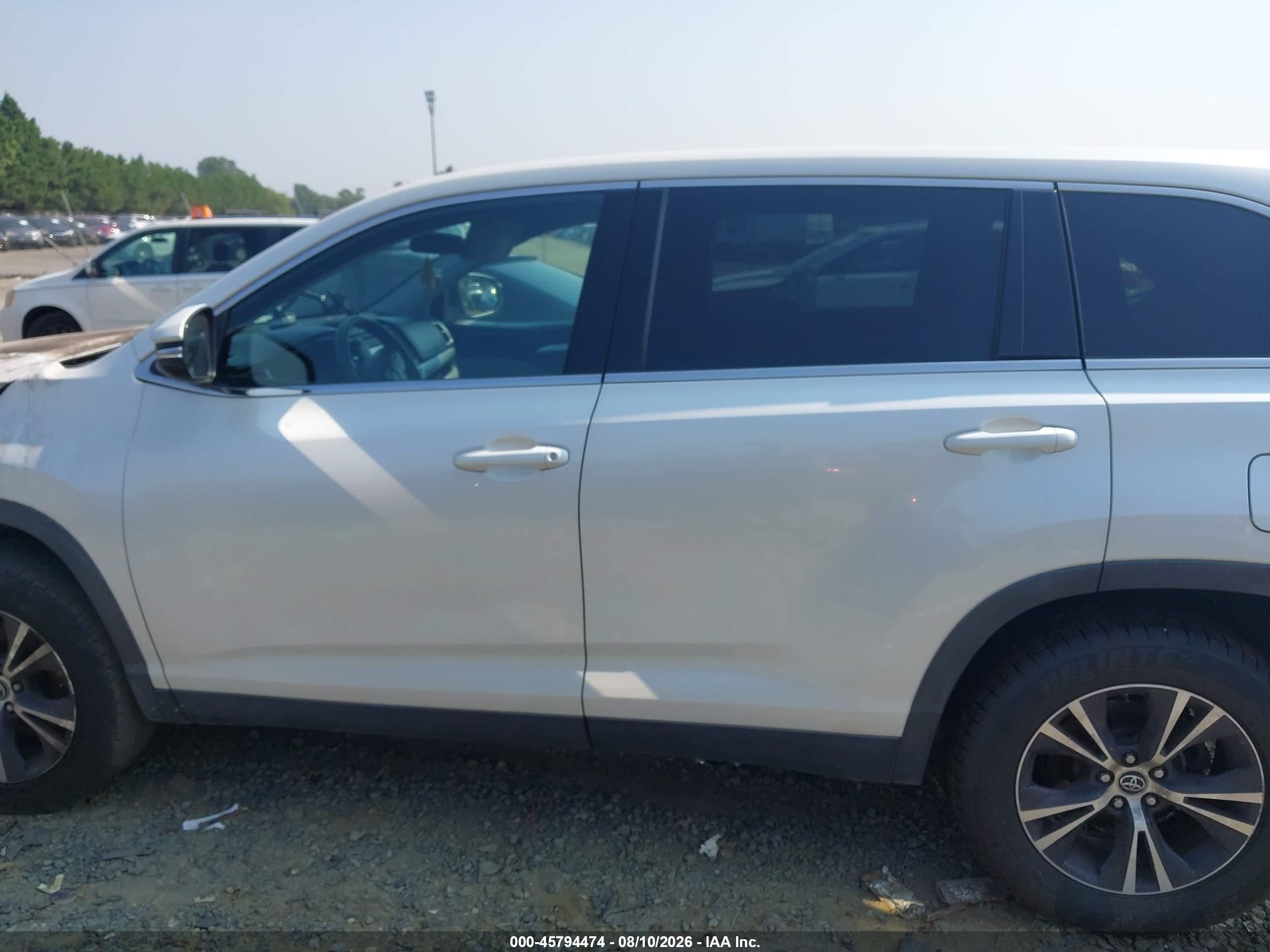 2019 TOYOTA HIGHLANDER LE
