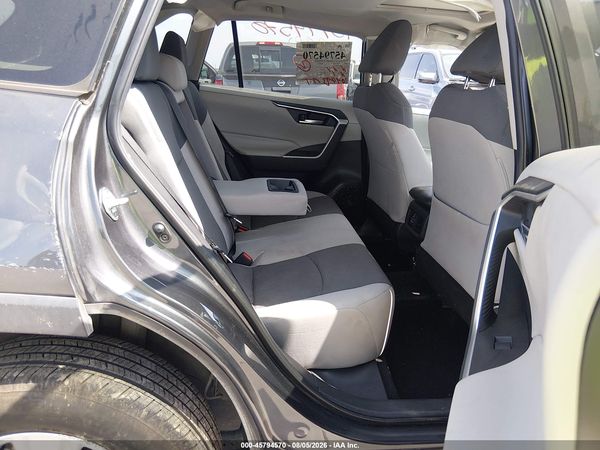 2019 TOYOTA RAV4 XLE — I8