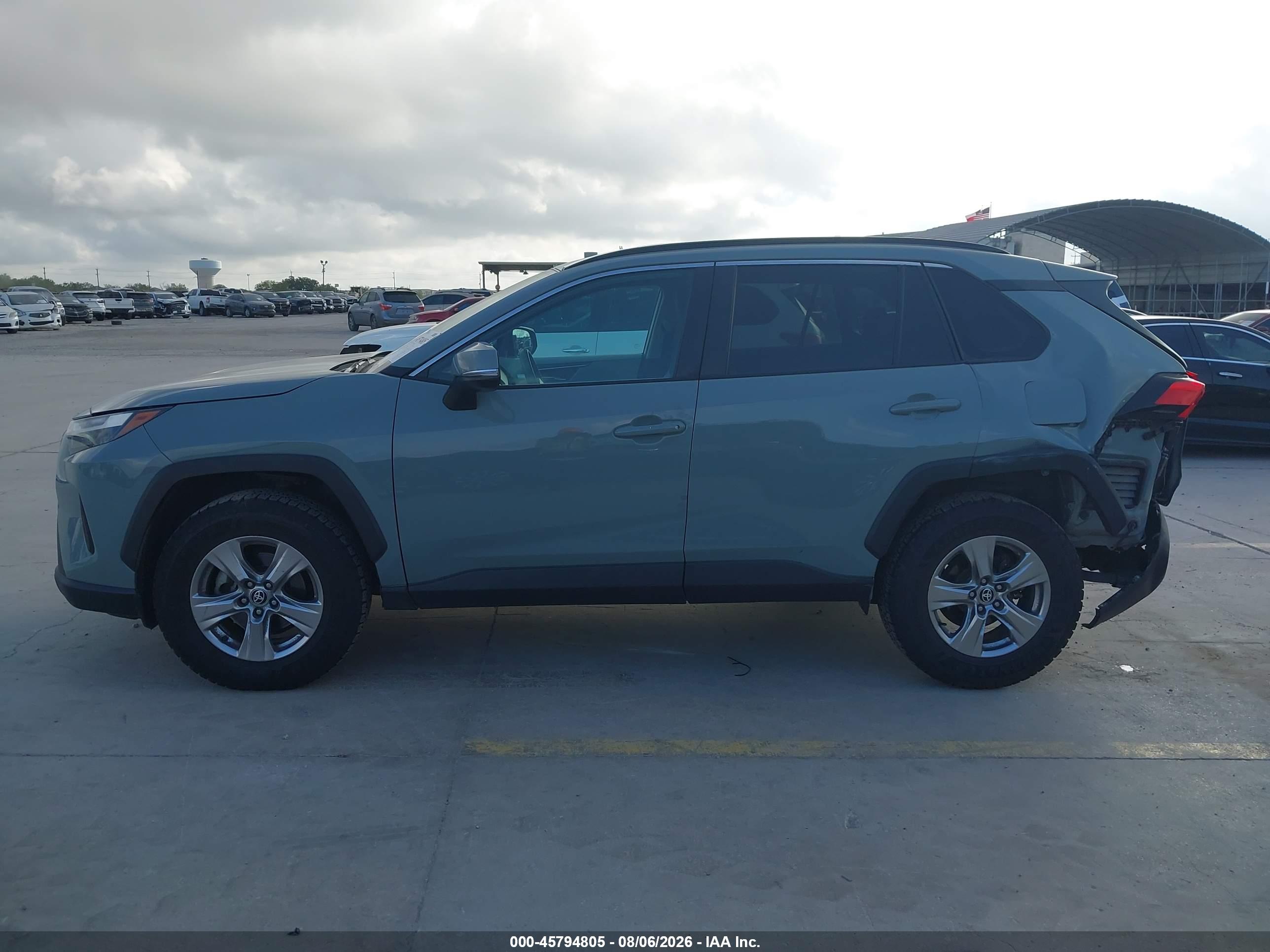 2023 TOYOTA RAV4 XLE