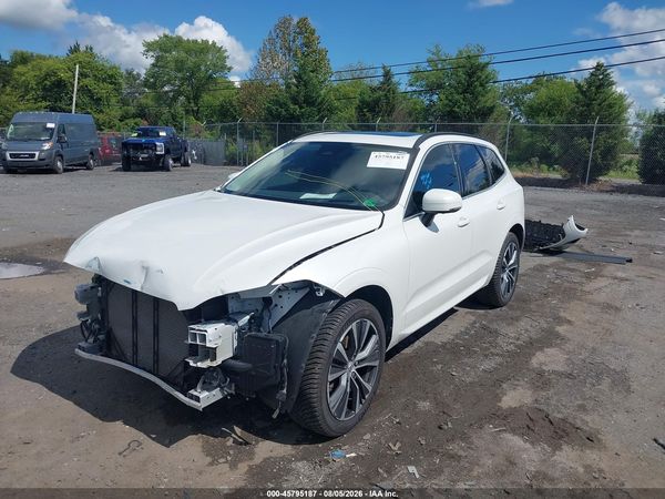 2022 VOLVO XC60 B5 MOMENTUM