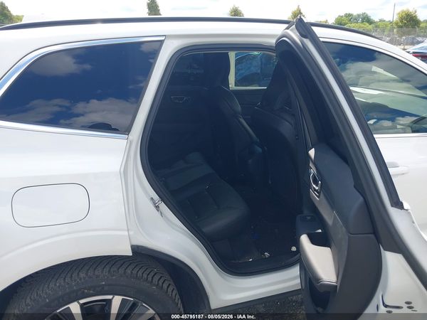 2022 VOLVO XC60 B5 MOMENTUM