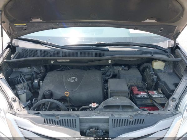 2017 TOYOTA SIENNA XLE PREMIUM 8 PASSENGER