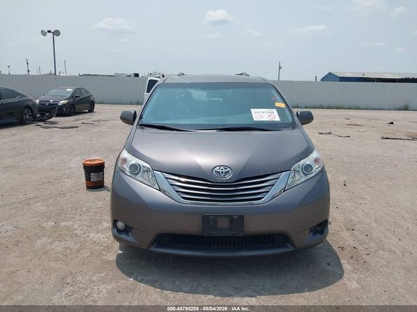 2017 TOYOTA SIENNA XLE PREMIUM 8 PASSENGER