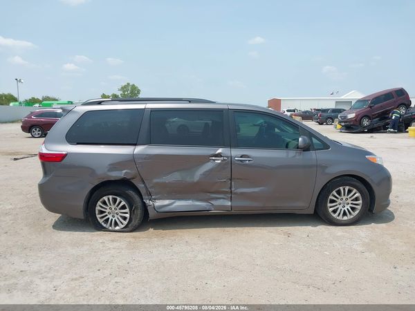 2017 TOYOTA SIENNA XLE PREMIUM 8 PASSENGER