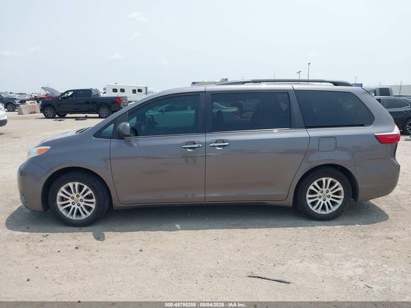 2017 TOYOTA SIENNA XLE PREMIUM 8 PASSENGER