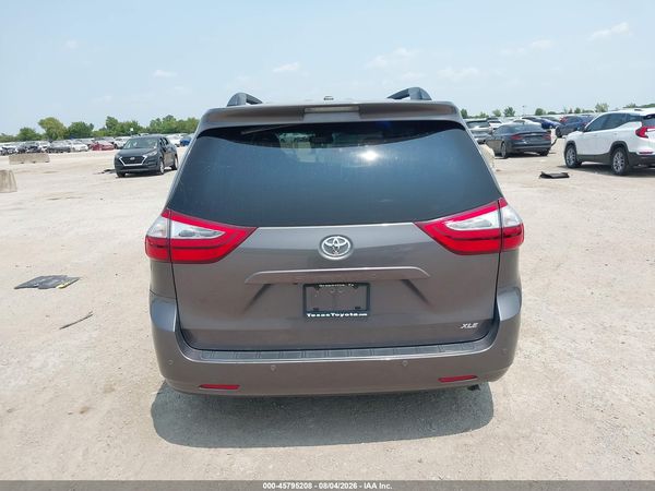 2017 TOYOTA SIENNA XLE PREMIUM 8 PASSENGER