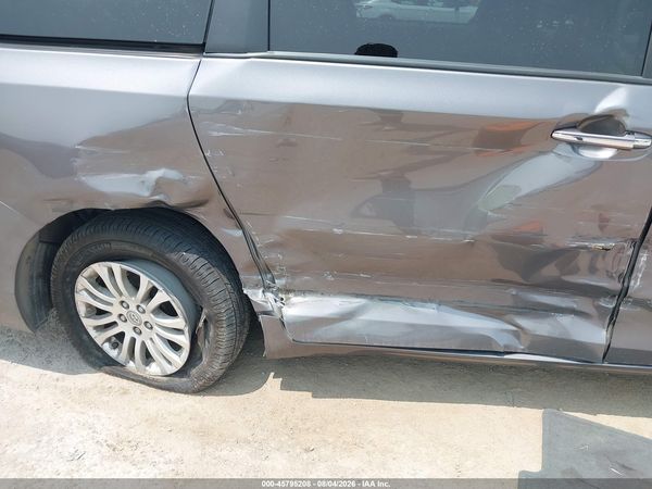 2017 TOYOTA SIENNA XLE PREMIUM 8 PASSENGER