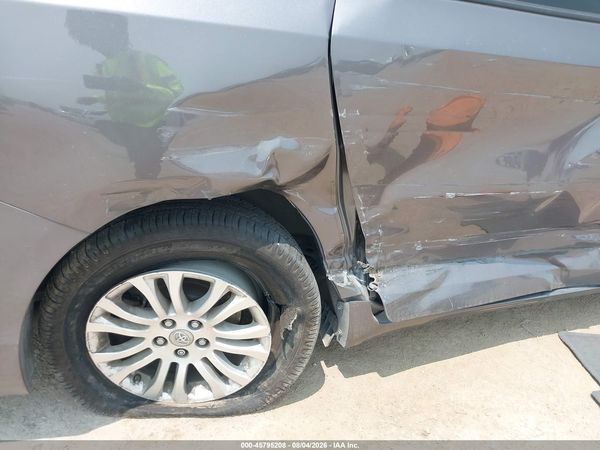 2017 TOYOTA SIENNA XLE PREMIUM 8 PASSENGER