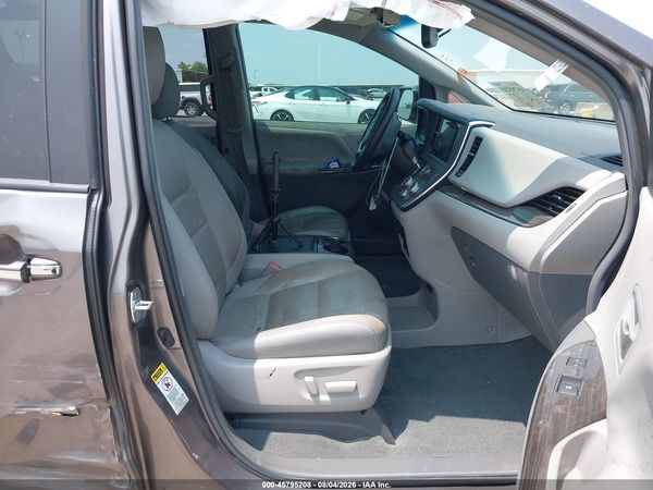2017 TOYOTA SIENNA XLE PREMIUM 8 PASSENGER