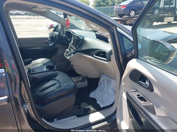 2022 CHRYSLER PACIFICA TOURING L — I5