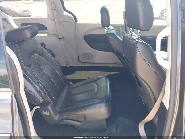 2022 CHRYSLER PACIFICA TOURING L — I8