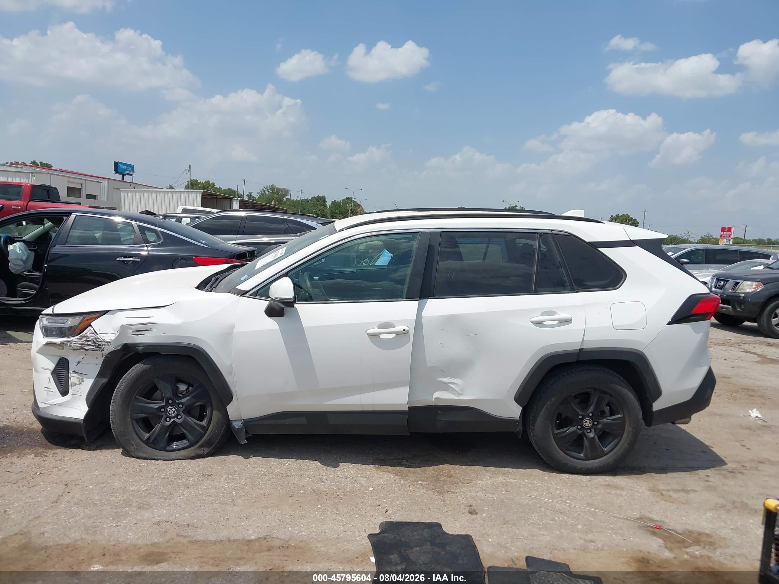 2024 TOYOTA RAV4 XLE