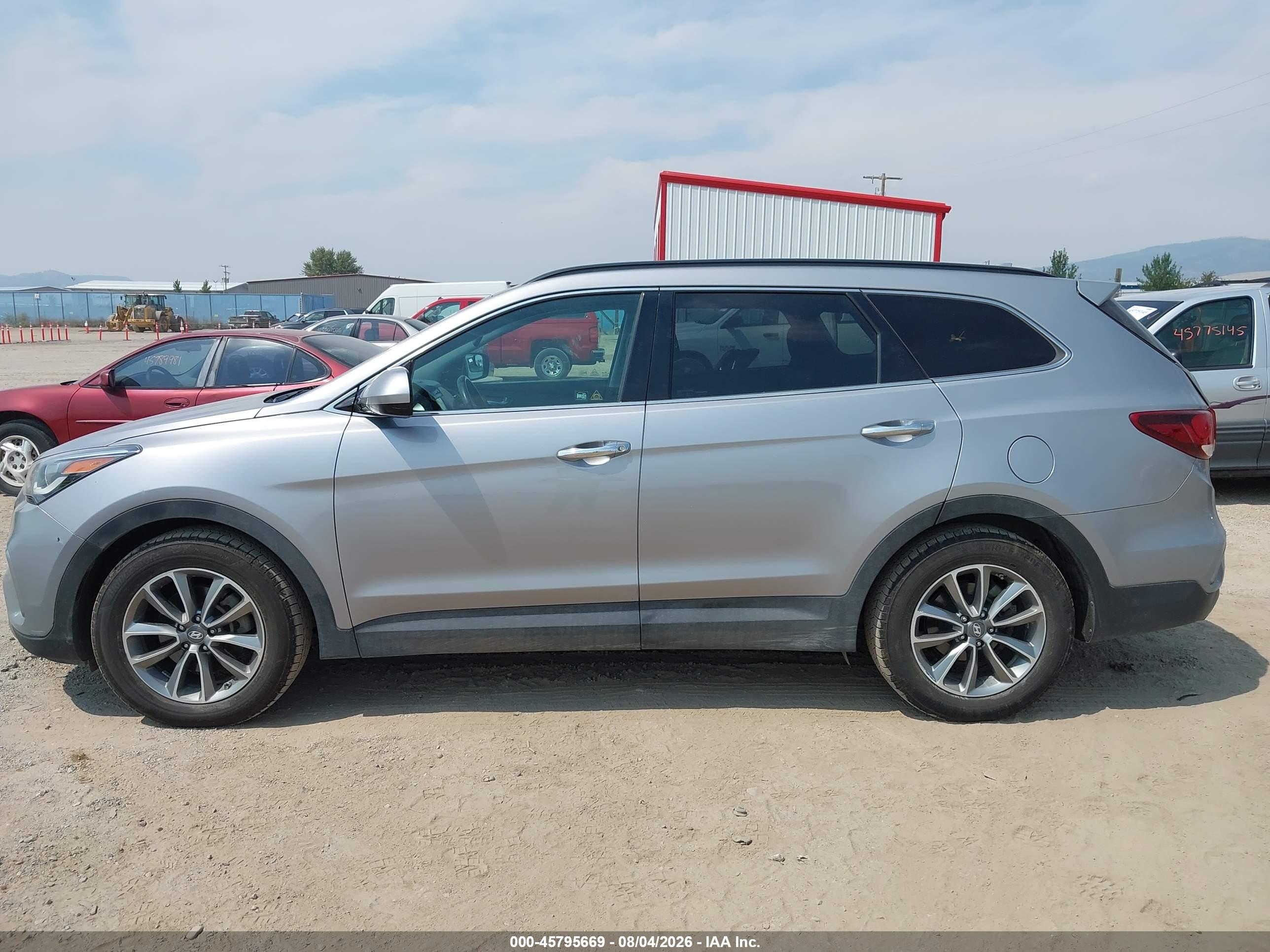 2017 HYUNDAI SANTA FE SE