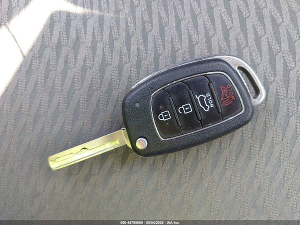 2017 HYUNDAI SANTA FE SE