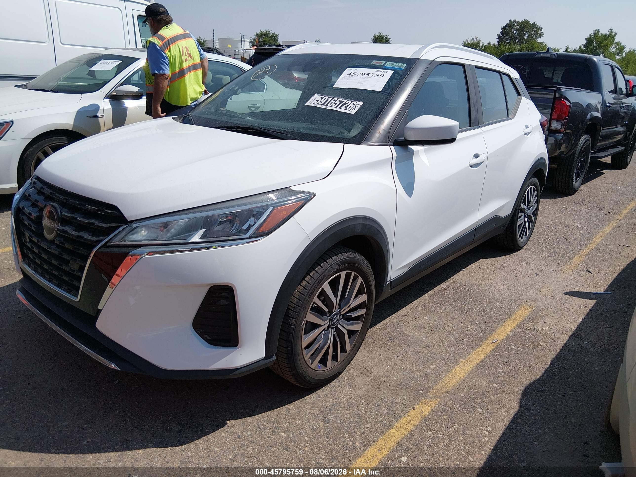 2024 NISSAN KICKS SV XTRONIC CVT — I2
