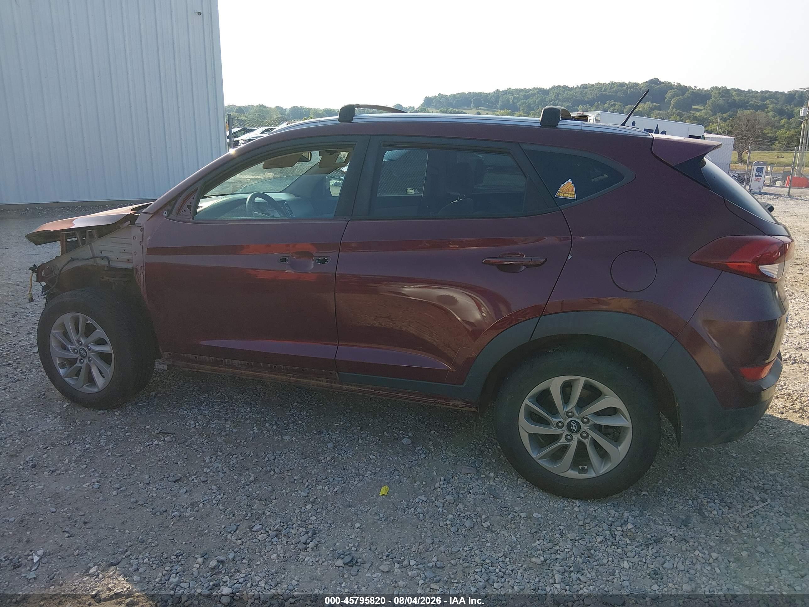 2016 HYUNDAI TUCSON SE