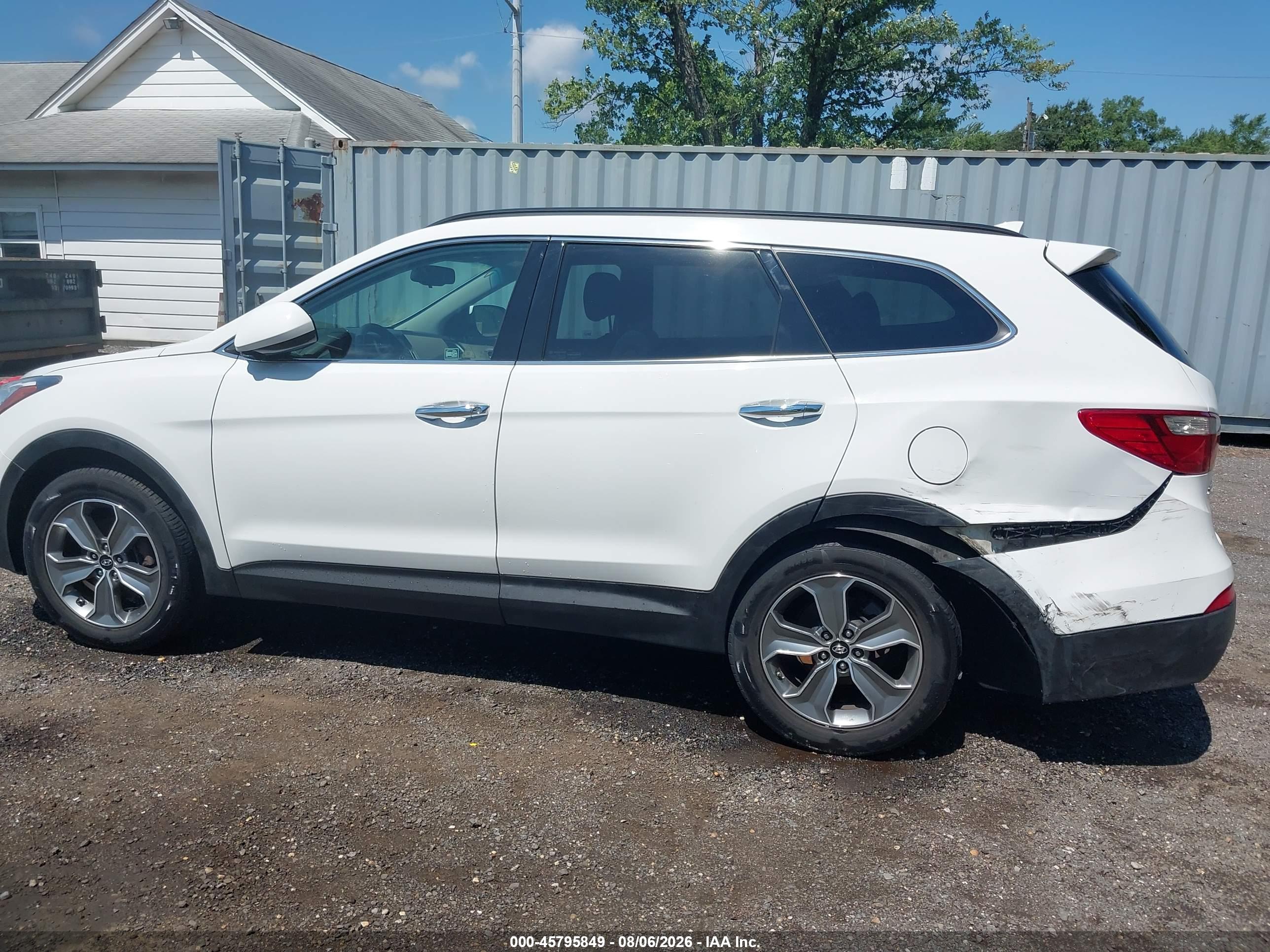2016 HYUNDAI SANTA FE SE