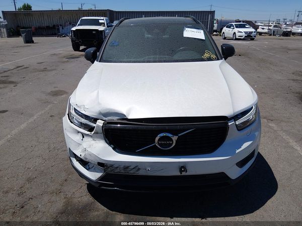2019 VOLVO XC40 T5 R-DESIGN
