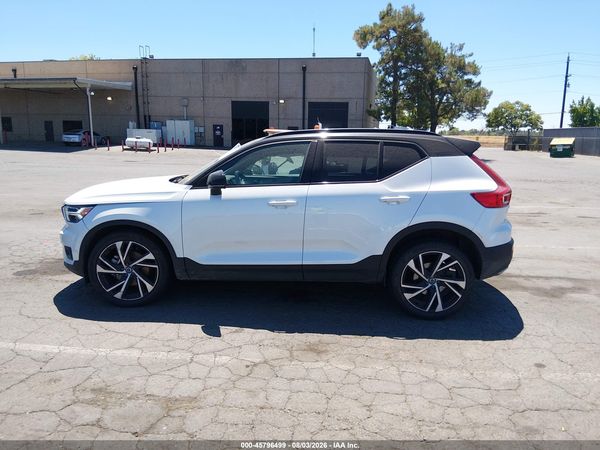 2019 VOLVO XC40