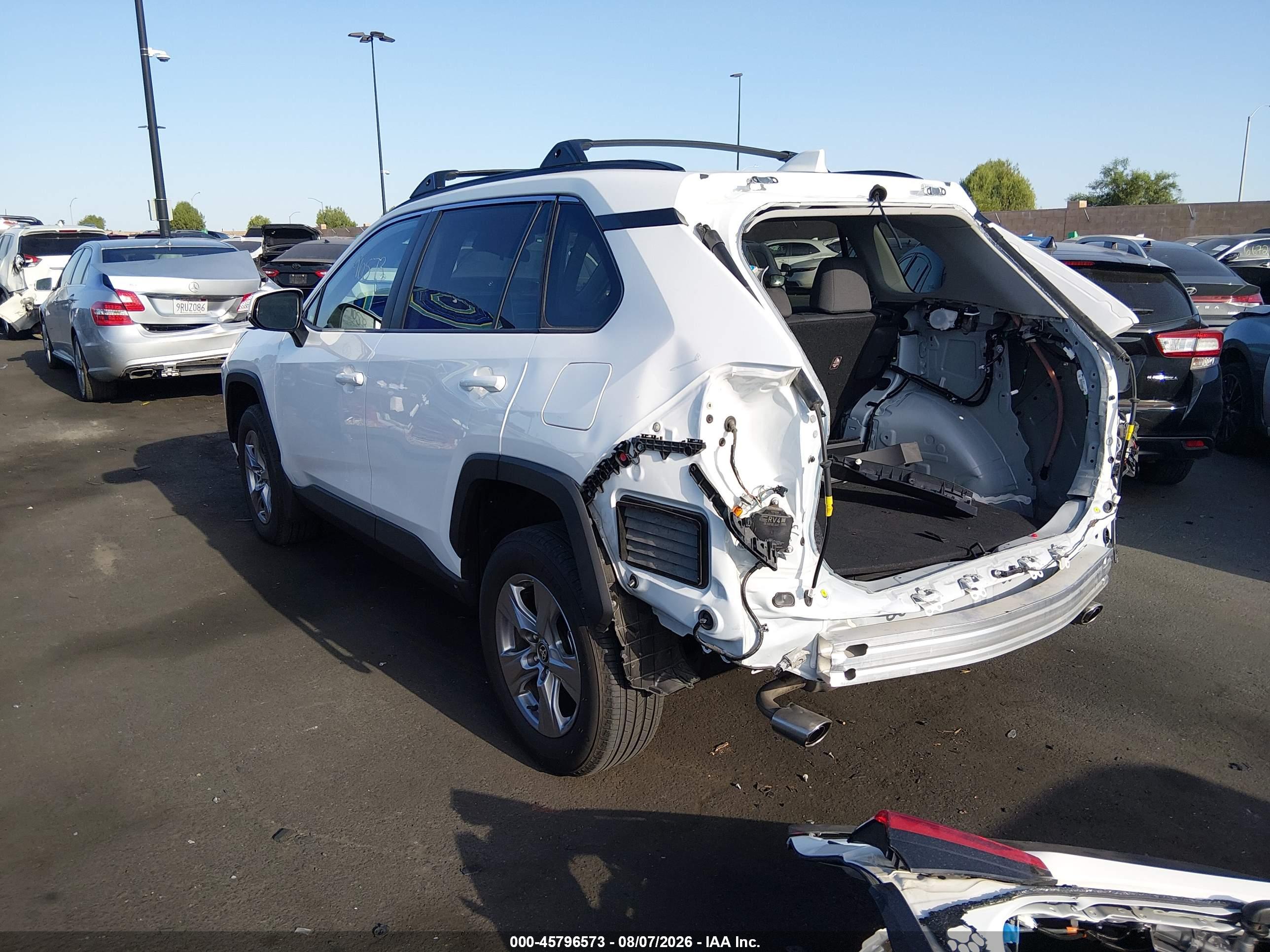 2025 TOYOTA RAV4 XLE